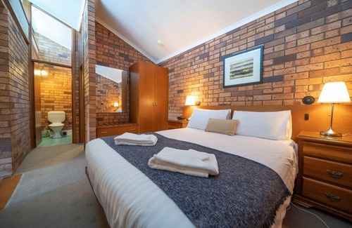 Bethany House | Adorable Lodge 2 Blickinstal Retreat