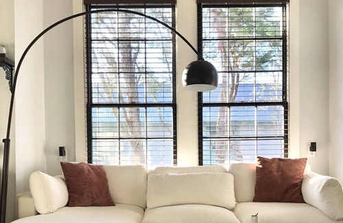 Mathews Cottage | Adorable Main Street Cottage, Modern Couples Retreat