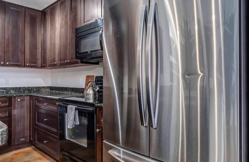 Springfield House | Adorable MCM Townhouse 5 Min from TIAA Bnk Fld!