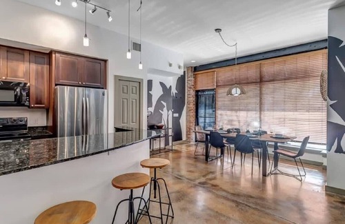 Springfield House | Adorable MCM Townhouse 5 Min from TIAA Bnk Fld!