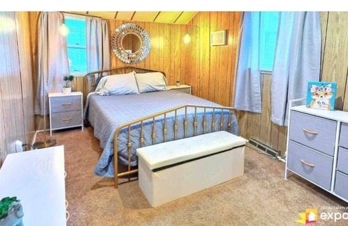 LaVale House | Adorable, mid-century home. Single level, pets ok.