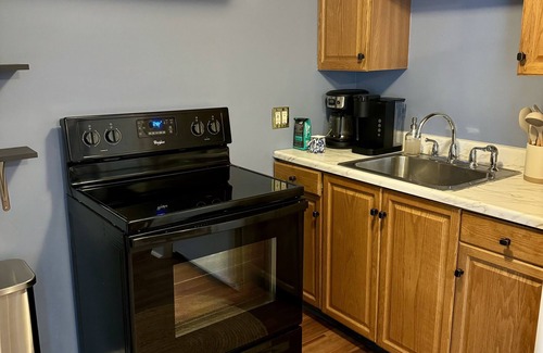 Kingston Apartment | Adorable Midtown Kingston Tavern Style apartment