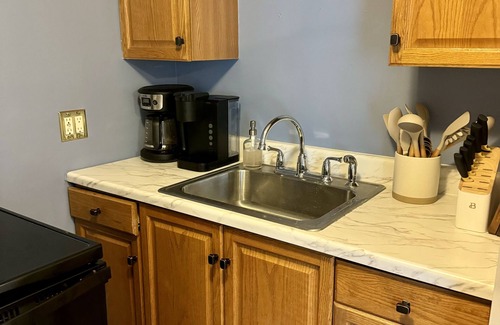Kingston Apartment | Adorable Midtown Kingston Tavern Style apartment