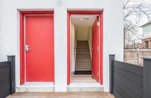 Earlscourt House | Adorable Modern Master Bedroom near Colleges and K-town