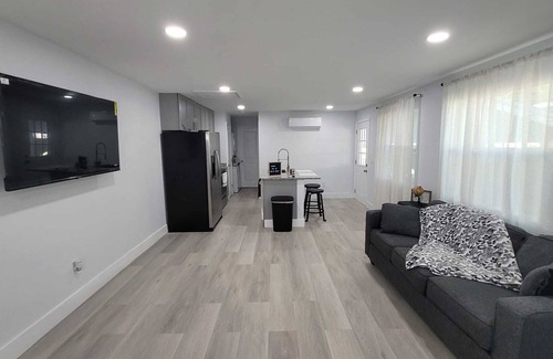 St. Petersburg - Clearwater Apartment | Adorable New Remodel W Cozy Guesthouse to Relax