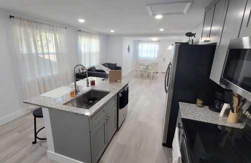 St. Petersburg - Clearwater Apartment | Adorable New Remodel W Cozy Guesthouse to Relax