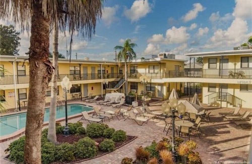 Redington Beach Condo | Adorable One Bedroom One Bathroom With Easy Access To The Beach!