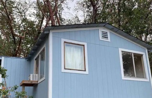 Central Point House | Adorable one-bedroom guest house in the country
