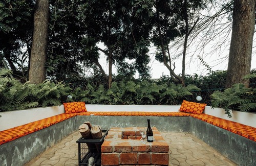 Arusha Cottage | Adorable one room bed room w-shared lounge and kitchen town Ace