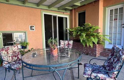 San Anselmo House | Adorable, peaceful 2-bdrm house in charming Fairfax near bus, food & shops