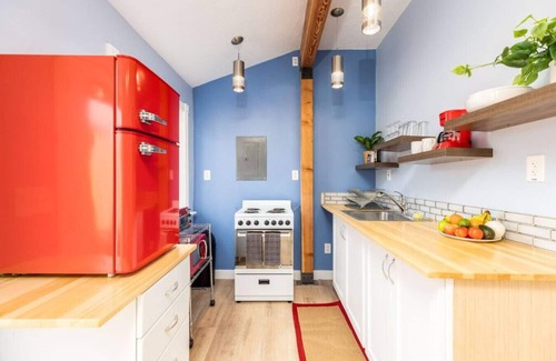 East Central House | Adorable & Pet Friendly-Close to U and Downtown!