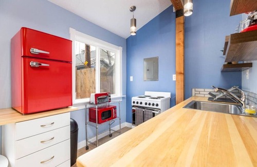East Central House | Adorable & Pet Friendly-Close to U and Downtown!