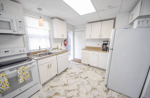 Cape May House | Adorable pet friendly 2 bedroom in Cape May near Rosemans Marina.