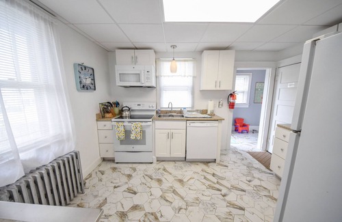 Cape May House | Adorable pet friendly 2 bedroom in Cape May near Rosemans Marina.