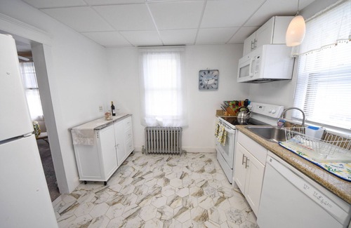 Cape May House | Adorable pet friendly 2 bedroom in Cape May near Rosemans Marina.