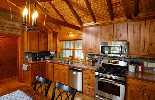Ephraim Cabin | Adorable Pet Friendly Cottage in the Heart of Ephraim! Great WiFi
