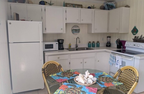 Green Turtle Cay Cottage | Adorable Pink cottage-OCEAN FRONT on Coco Bay with a dock. JULY AVAILABILITY!