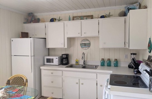 Green Turtle Cay Cottage | Adorable Pink cottage-OCEAN FRONT on Coco Bay with a dock. JULY AVAILABILITY!