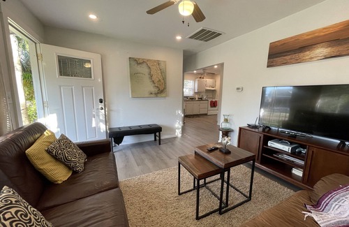 United Central House | Adorable Private Cottage, Pet friendly, near beach & downtown. NO cleaning fee.