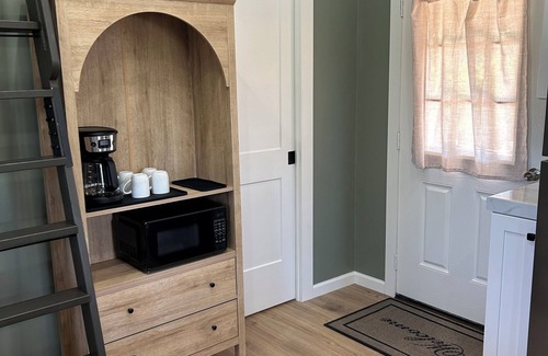 Leesville Cottage | Adorable, quiet, and rural cabin 1bed 1 bath +LOFT+PORCHES!