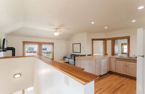 York Beach Apartment | Adorable Rental Near Short Sands Beach!