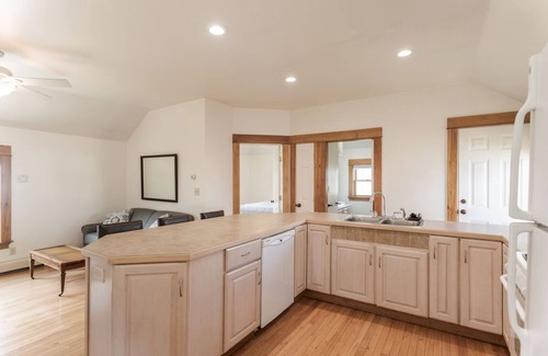 York Beach Apartment | Adorable Rental Near Short Sands Beach!