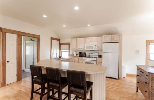 York Beach Apartment | Adorable Rental Near Short Sands Beach!