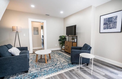 Five Points Apartment | Adorable Riverside Duplex - Close to 5Points