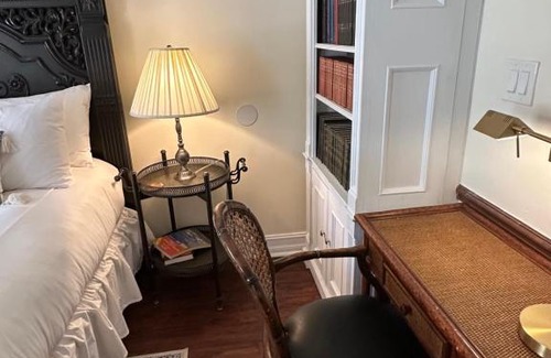 Royal Palm Beach House | Adorable Self Check-in Guest Suite w/Private Patio