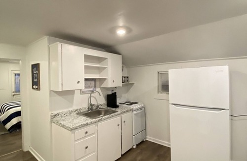 Snug Harbor Cottage | Adorable Snug Harbor Cozy Cottage,Minutes to the beach(pet friendly)