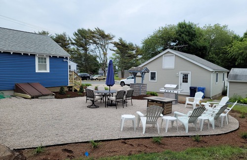 Snug Harbor Cottage | Adorable Snug Harbor Cozy Cottage,Minutes to the beach(pet friendly)