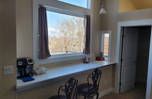 Southwest Calgary House | Adorable Space in Centre of Calgary