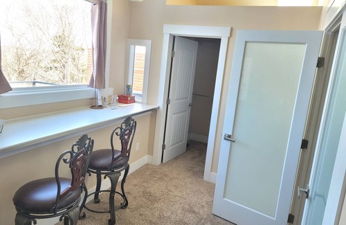 Southwest Calgary House | Adorable Space in Centre of Calgary