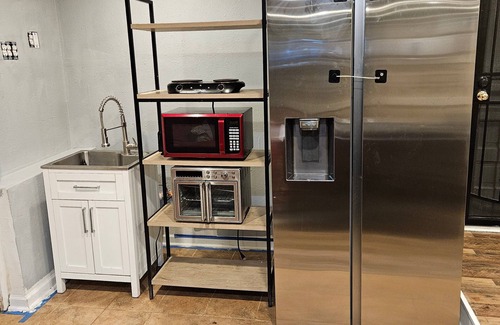 Dallas Apartment | Adorable Spacious Apt with Private Entrance Close to Downtown Dallas