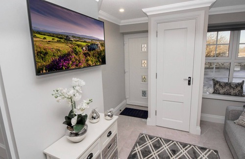 Roscoe Cottage | Adorable stone cottage just minutes to Galway city. Sleeps 2