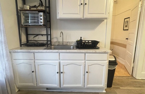 Mid City Apartment | Adorable studio in Los Angeles near all the action