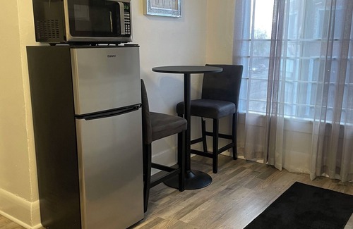 Mid City Apartment | Adorable studio in Los Angeles near all the action