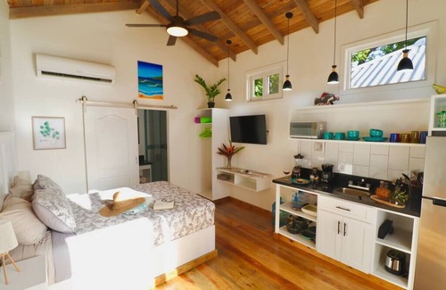 Antoneys Cay House | Adorable studio style casita with all the comforts
