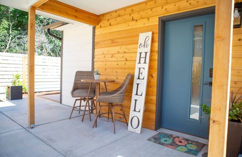 Loveland House | Adorable studio-style cottage with fireplace
