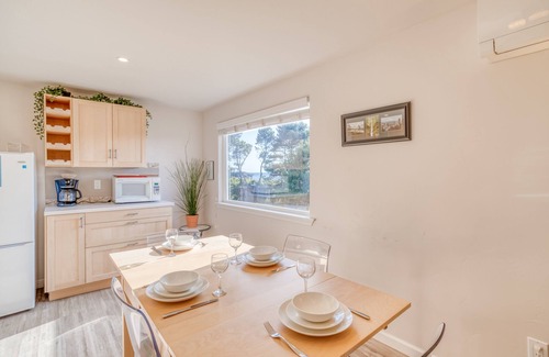 Neahkahnie Beach Apartment | Adorable, Stylish Manzanita Haven is Two Blocks from the Beach!