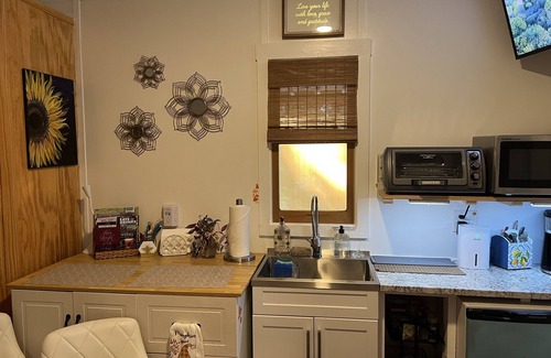 Asheville Cottage | Adorable Tiny Guesthouse Super Cozy & Clean