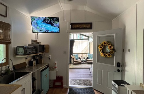 Asheville Cottage | Adorable Tiny Guesthouse Super Cozy & Clean