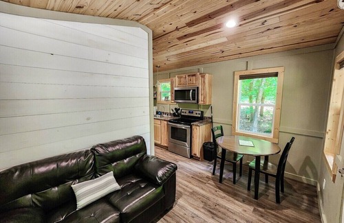 Guntersville Apartment | Adorable Tiny House Cabin- Lake Guntersville