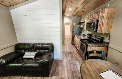 Guntersville Apartment | Adorable Tiny House Cabin- Lake Guntersville
