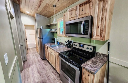 Guntersville Apartment | Adorable Tiny House Cabin- Lake Guntersville