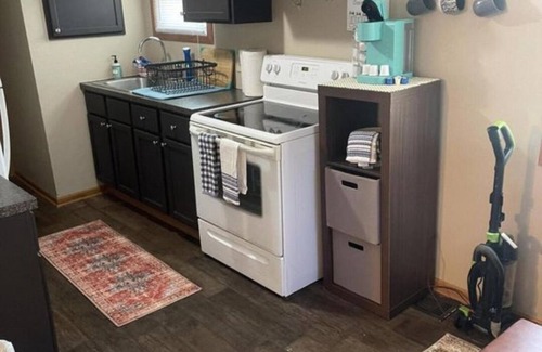 Carter Lake House | Adorable tiny house minutes from downtown Omaha! Wheelchair accessible