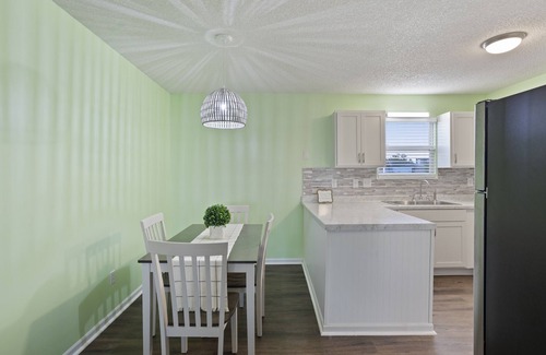 Jacksonville House | Adorable Townhome with Water Views