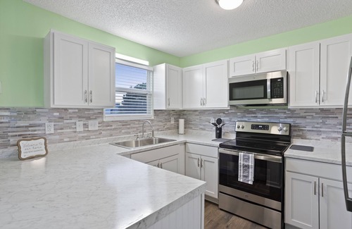 Jacksonville House | Adorable Townhome with Water Views