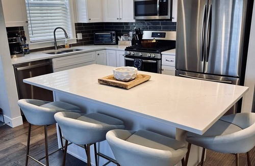 Sandy House | Adorable townhouse in Sandy! Close to shopping, skiing and fine dining!