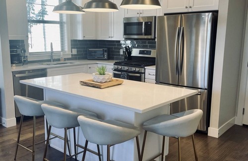 Sandy House | Adorable townhouse in Sandy! Close to shopping, skiing and fine dining!
